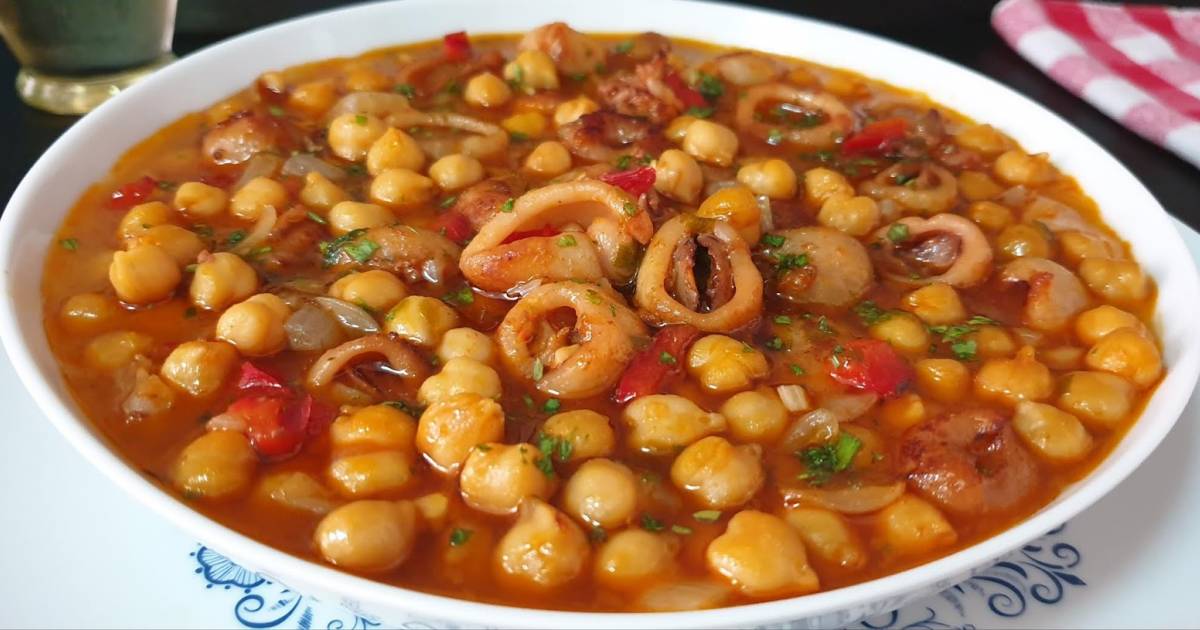 Guiso de garbanzos con calamares Cocina y recetas fáciles