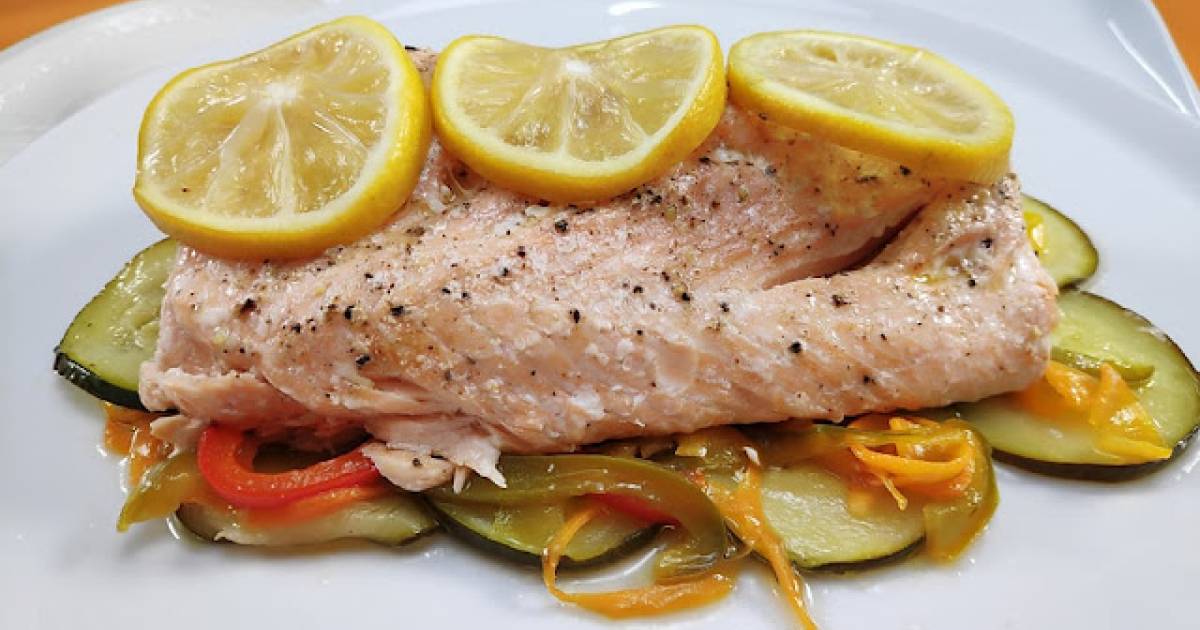 Salmón con verduras en papillote Cocina y recetas fáciles