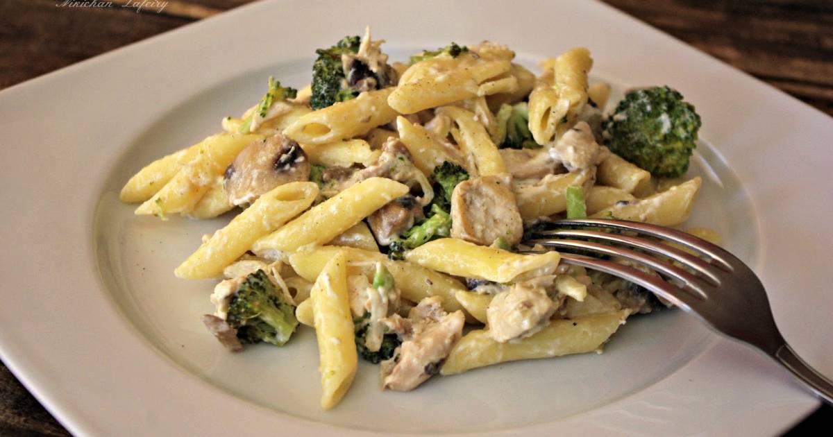 Pasta alfredo con pollo, brocoli y champiñones Cocina y recetas fáciles