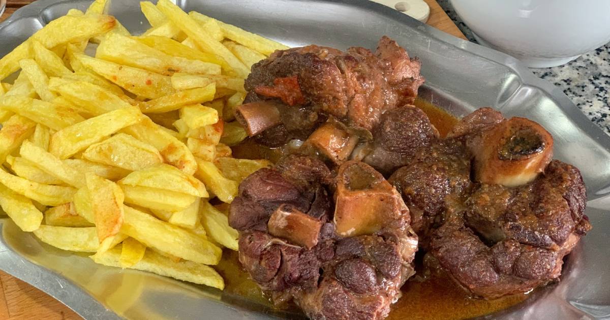 Codillos de cerdo en salsa de vino tinto en olla express Cocina y