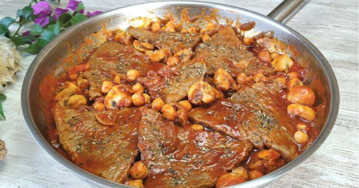 Filetes de añojo con tomate y garbanzos | Cocina y recetas fáciles