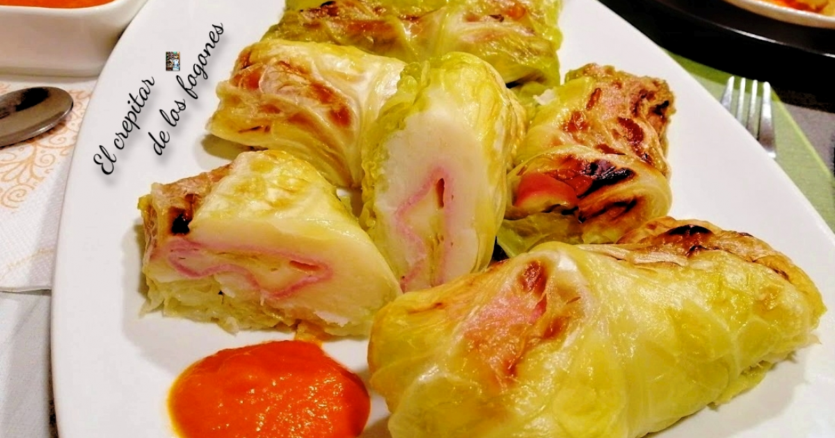 Hojas de col rellenas con salsa de piquillos y tomate | Cocina y