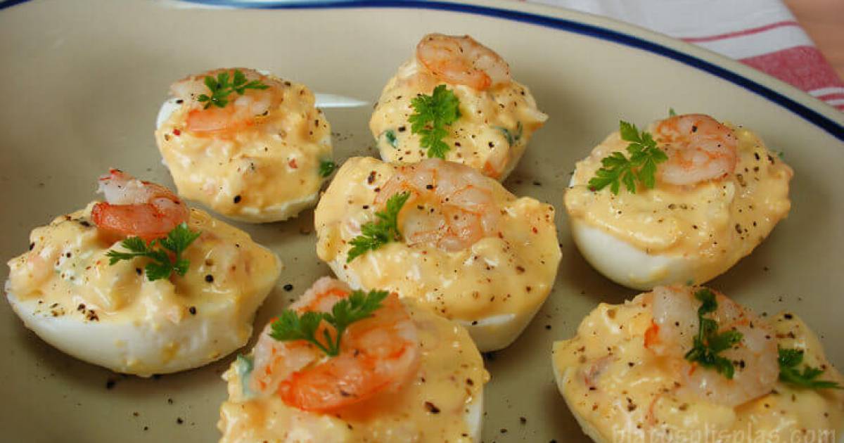 Huevos rellenos de gambas al ajillo | Cocina y recetas fáciles