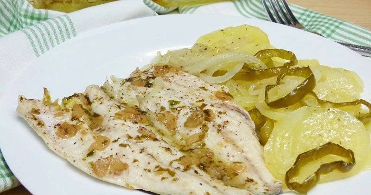Lubina con patatas al horno | Cocina y recetas fáciles