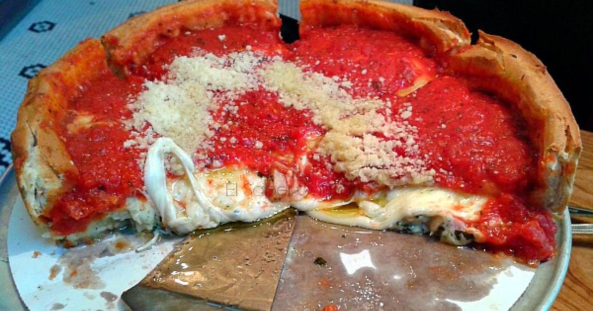 Pizza casera estilo chicago con pepperoni Cocina y recetas fáciles