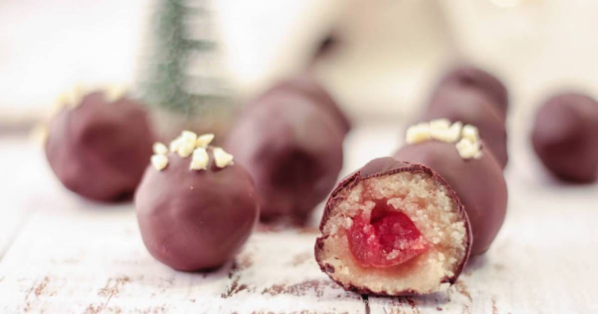 Bombones rellenos de mazapán y cerezas al licor Cocina y recetas fáciles