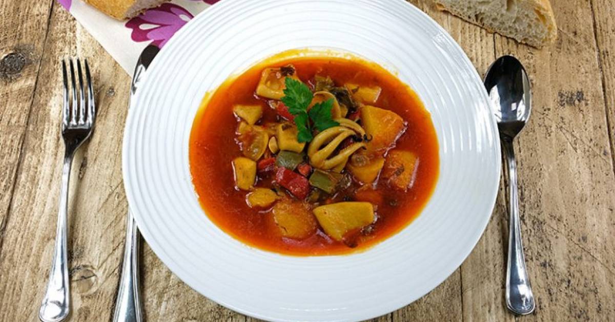 Sepia guisada con patatas | Cocina y recetas fáciles