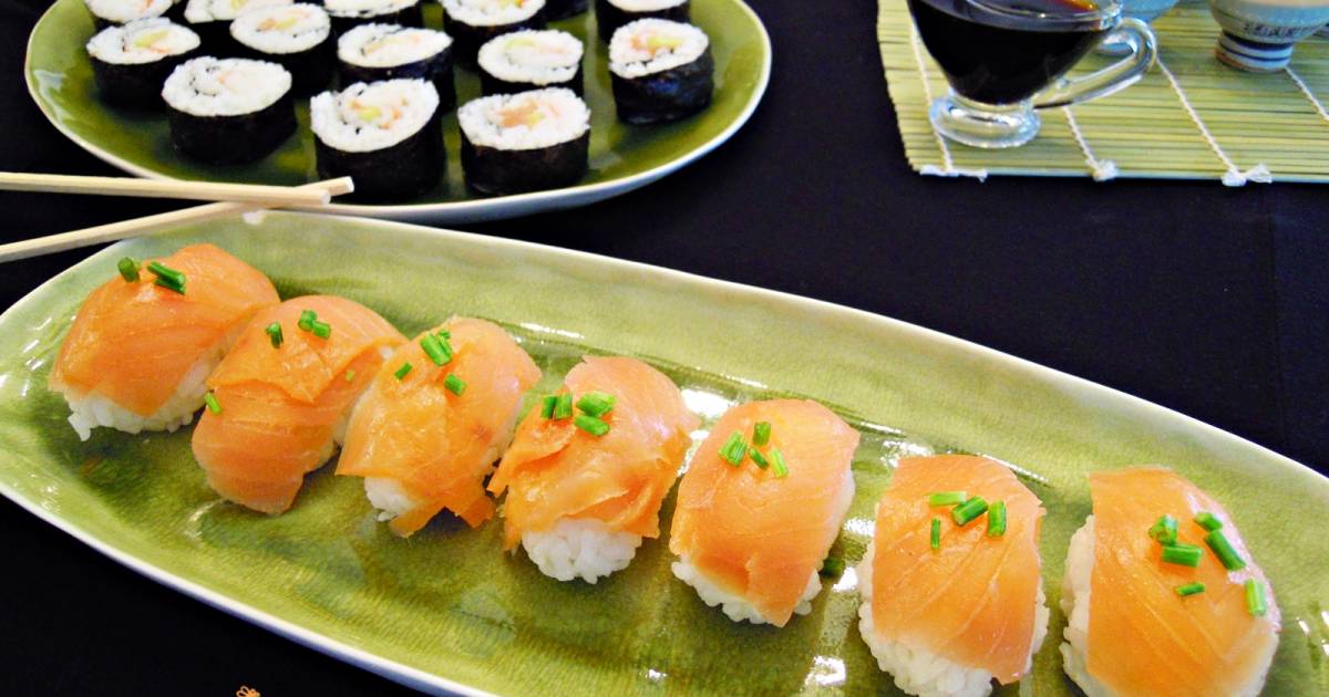 sushi con salmon