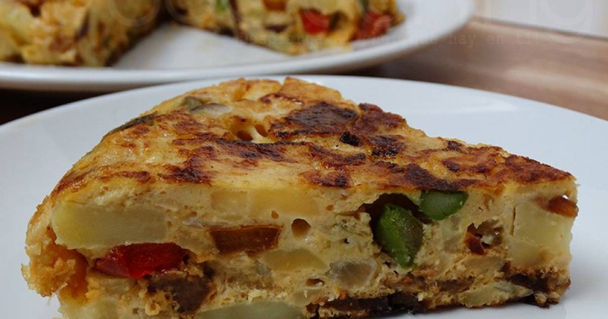 Tortilla de patatas y verduras. receta exprés en solo 15 minutos