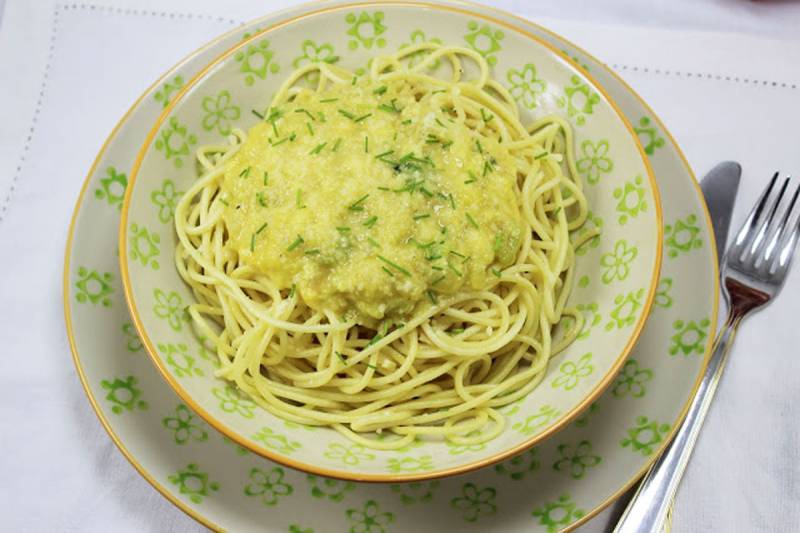 Calabacines a la carbonara con olla GM - Saltando la dieta