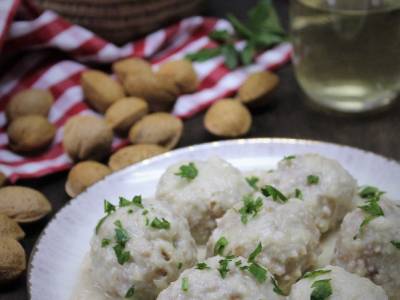 Albóndigas en salsa de almendras