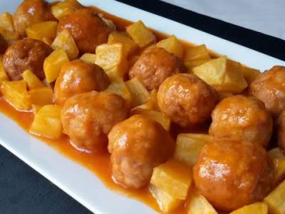 Cómo preparar albóndigas caseras de carne y trucos para congelarlas. Albóndigas con tomate