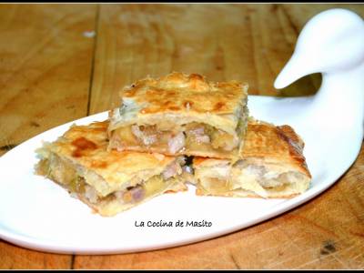 Empanada de secreto y manzana caramelizada