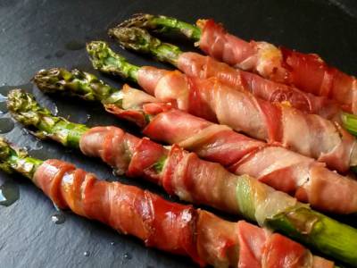 Esparragos al horno con jamon