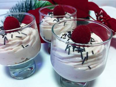 Mousse de mermelada de frambuesas y yogur griego