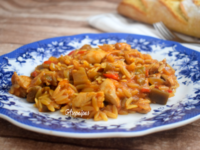 Pollo con pasta orzo